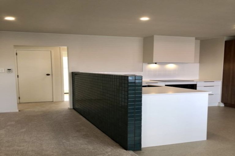 Photo of property in 2/7 Ian Place, Glendene, Auckland, 0602