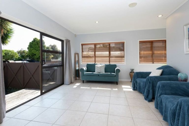 Photo of property in 54 Hattaway Avenue, Bucklands Beach, Auckland, 2012