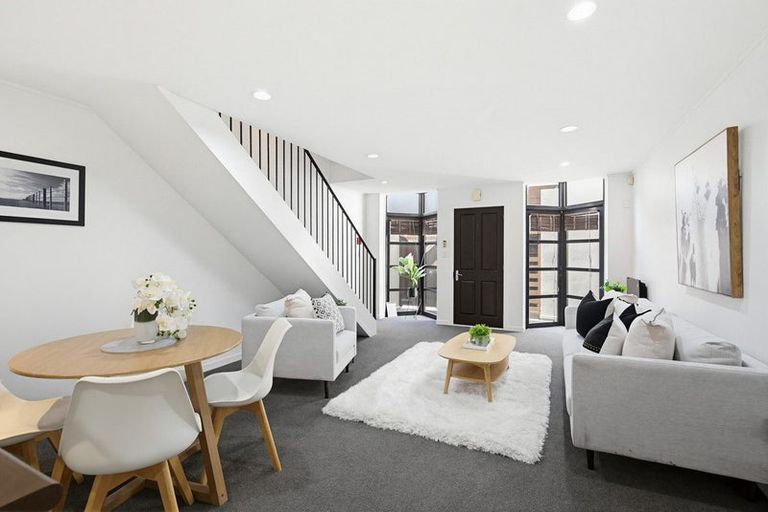 Photo of property in Mendosa Terraces Apartments, 14/9 Ebor Street, Te Aro, Wellington, 6011