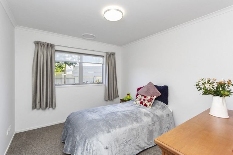 Photo of property in 2a Portland Drive, Highlands Park, New Plymouth, 4312