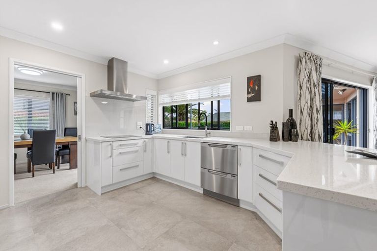 Photo of property in 72 Marina View Drive, West Harbour, Auckland, 0618