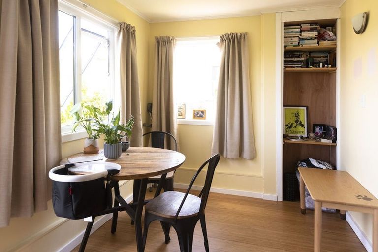 Photo of property in 17 Bedford Street, Northland, Wellington, 6012