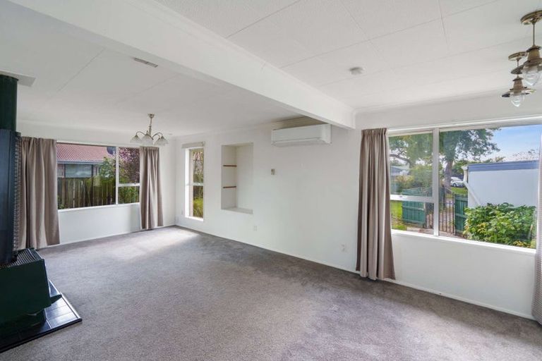 Photo of property in 16 Watson Place, Rangiora, 7400