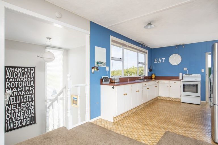 Photo of property in 37 Pinedale Crescent, Riversdale Beach, Masterton, 5872