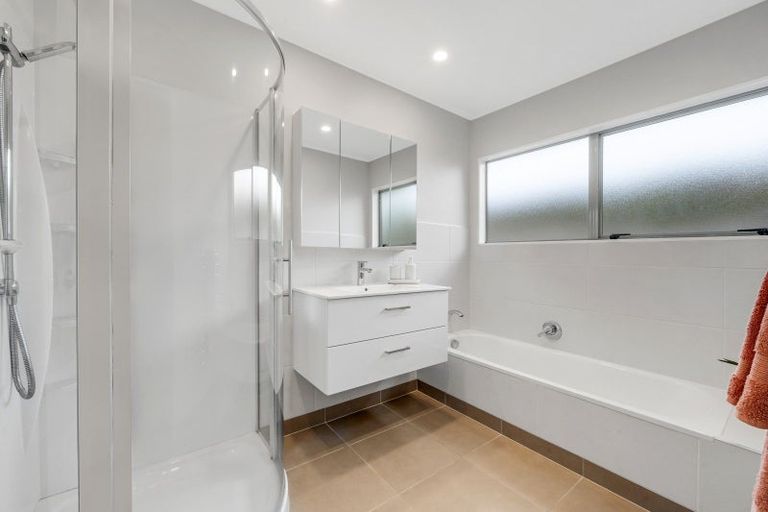 Photo of property in 18 Matterhorn Crescent, Northpark, Auckland, 2013