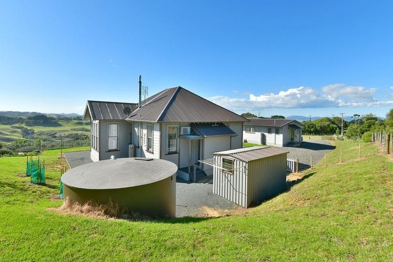 Photo of property in 21 Shine Road, South Head, Helensville, 0874