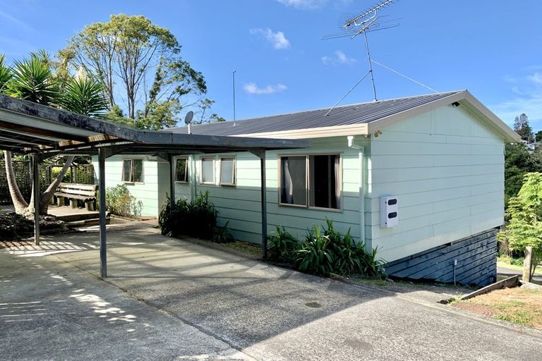 Photo of property in 2/87 Fairclough Road, Beach Haven, Auckland, 0626