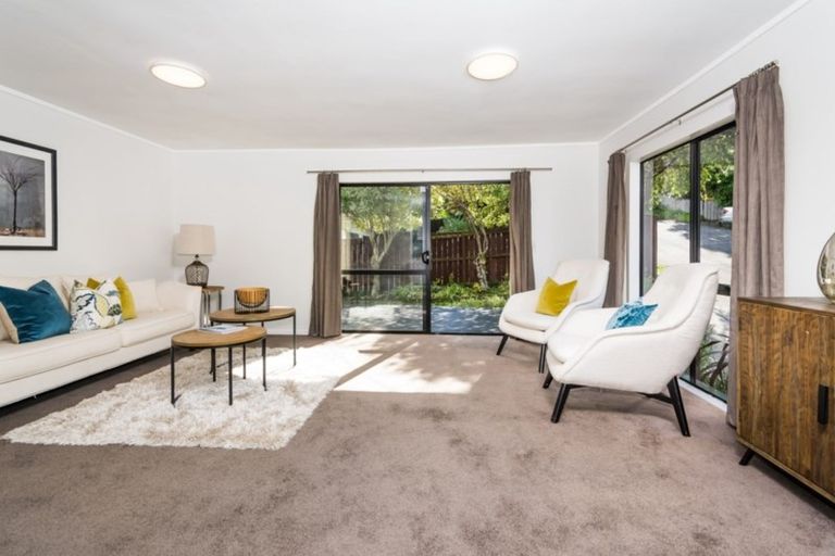 Photo of property in 6/23b View Road, Glenfield, Auckland, 0627