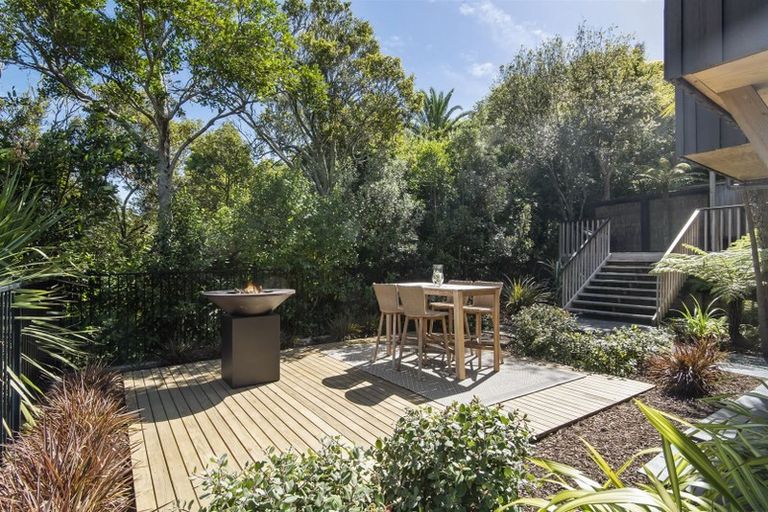 Photo of property in 17b Rangitoto Terrace, Milford, Auckland, 0620