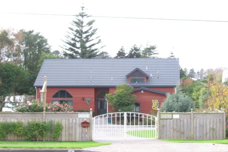 Photo of property in 247 Te Moana Road, Waikanae, 5036