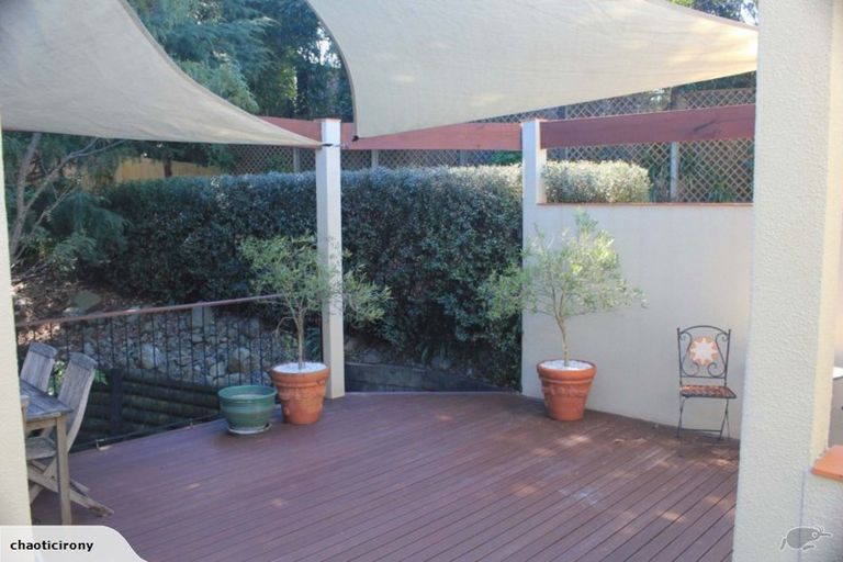 Photo of property in 17 Heathcote Place, Fitzherbert, Palmerston North, 4410