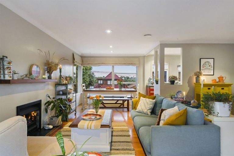Photo of property in 24 Otakau Road, Milford, Auckland, 0620