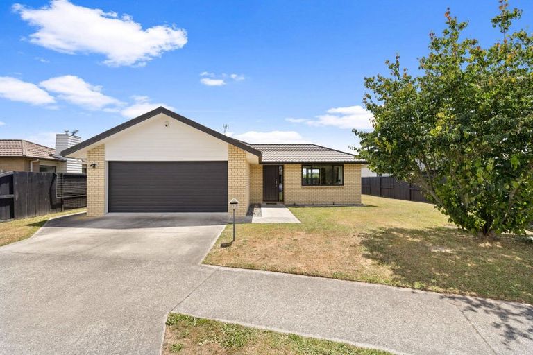 Photo of property in 13 Chadwick Place, Rototuna North, Hamilton, 3210