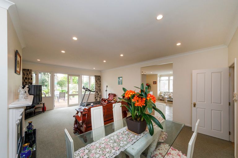 Photo of property in 4 The Oaks, Awapuni, Palmerston North, 4412
