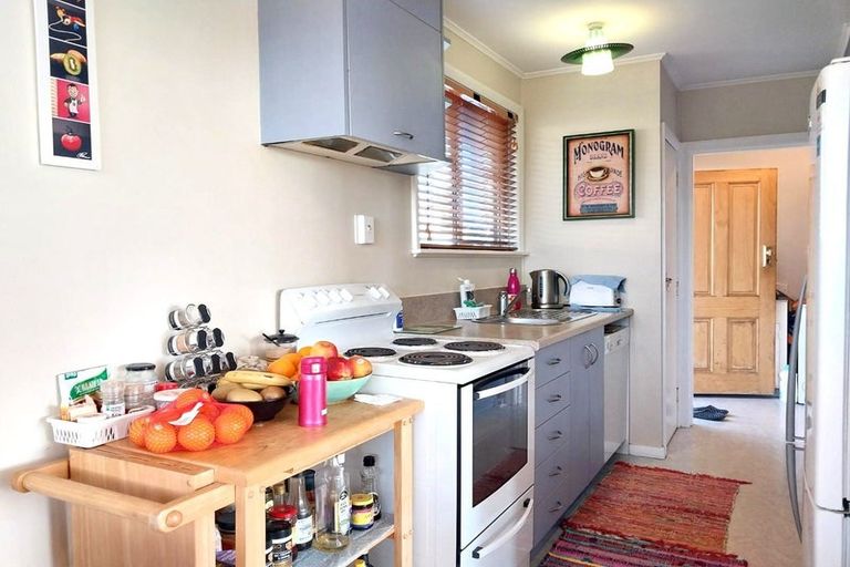 Photo of property in 10 Paparangi Crescent, Paparangi, Wellington, 6037