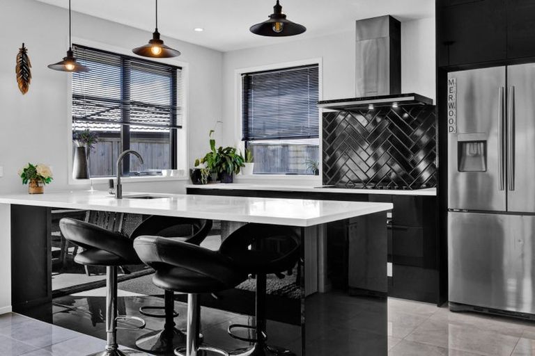 Photo of property in 8 Wheki Lane, Inglewood, 4330