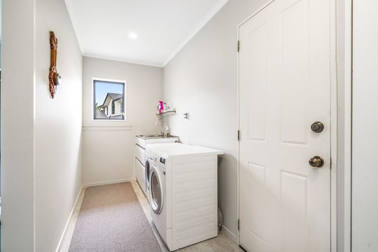 Photo of property in 11 Sunset Close, Western Heights, Hamilton, 3200