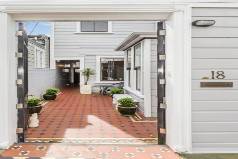 Photo of property in 18 Bidwill Street, Mount Cook, Wellington, 6021