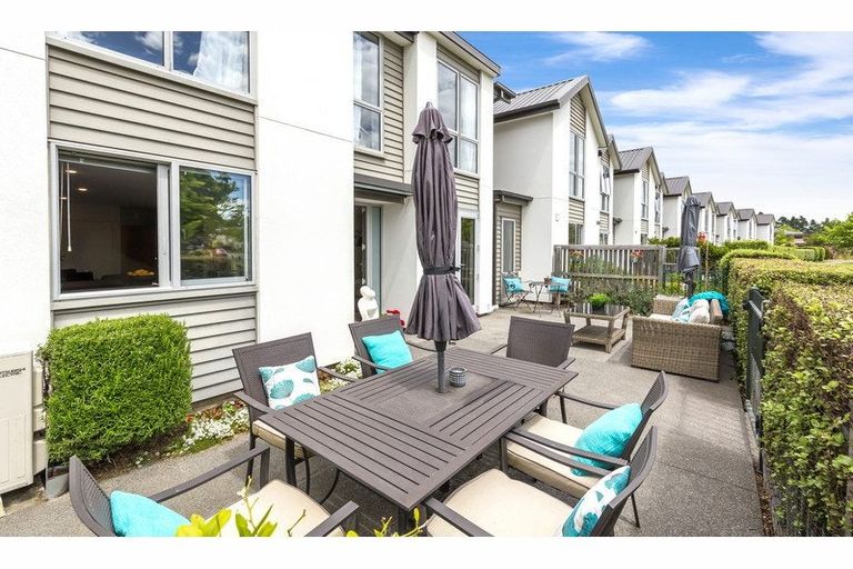 Photo of property in 8 Yew Tree Lane, Hillmorton, Christchurch, 8024