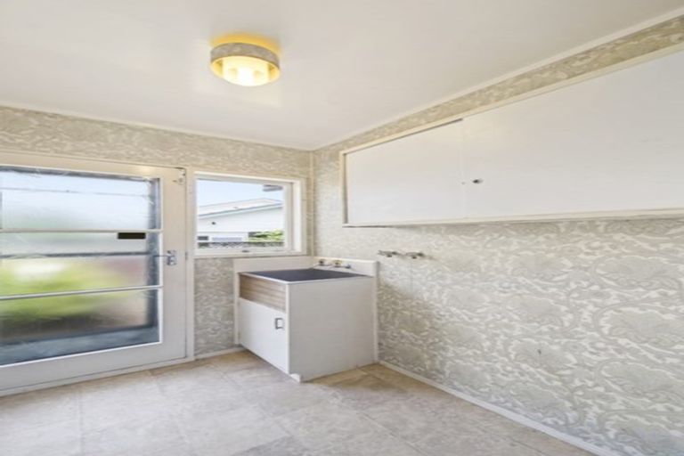 Photo of property in 2/52 Galsworthy Place, Bucklands Beach, Auckland, 2014