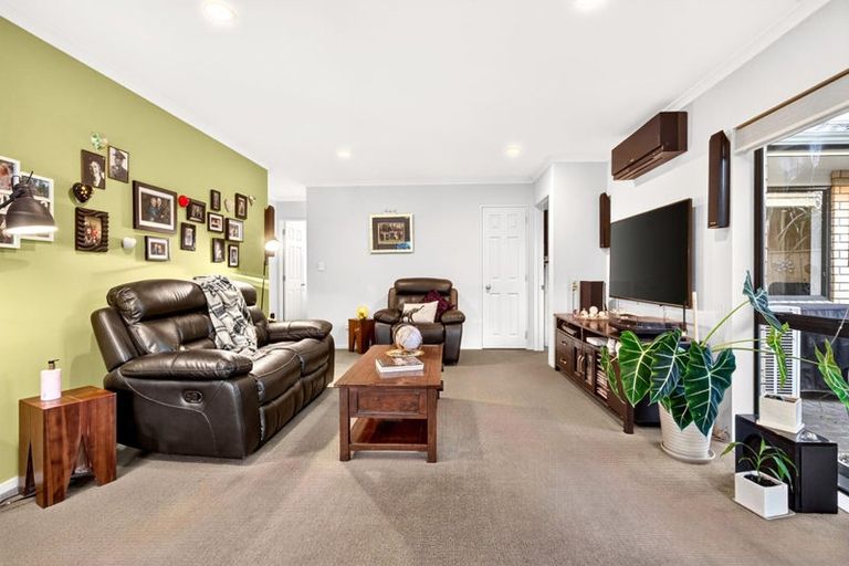 Photo of property in 72a Farquhar Road, Glendene, Auckland, 0602