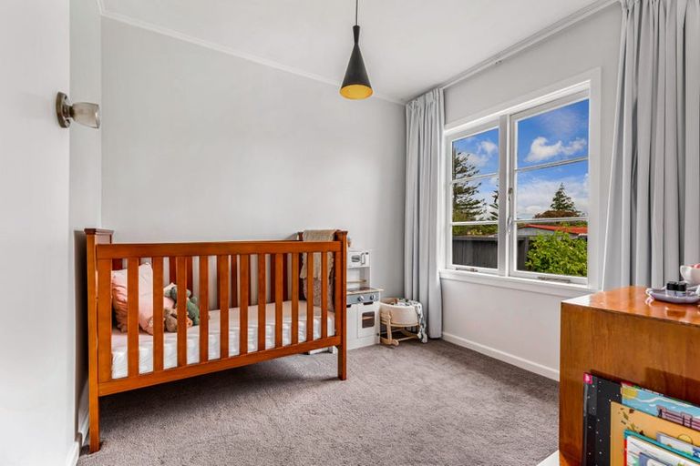Photo of property in 51 Matipo Road, Te Atatu Peninsula, Auckland, 0610