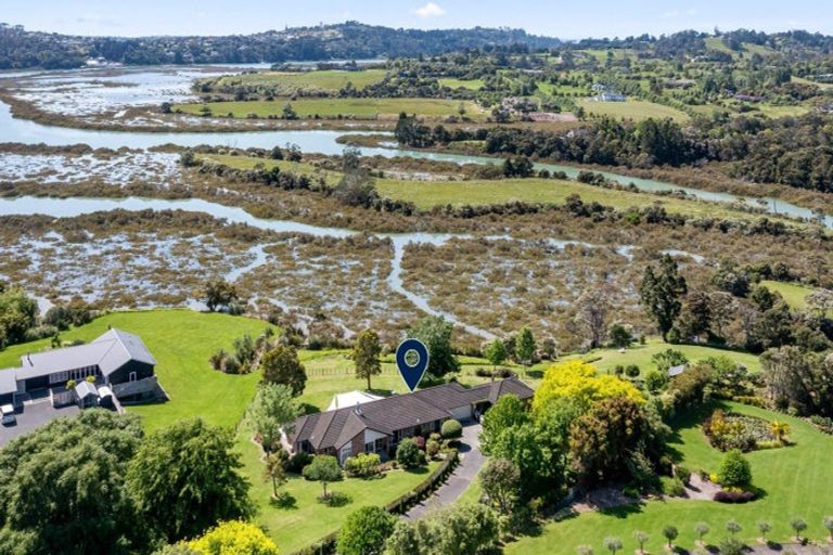 Photo of property in 85 Whangaparaoa Road, Red Beach, 0932