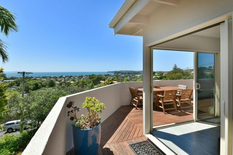 Photo of property in 37 Elliston Crescent, Stanmore Bay, Whangaparaoa, 0932
