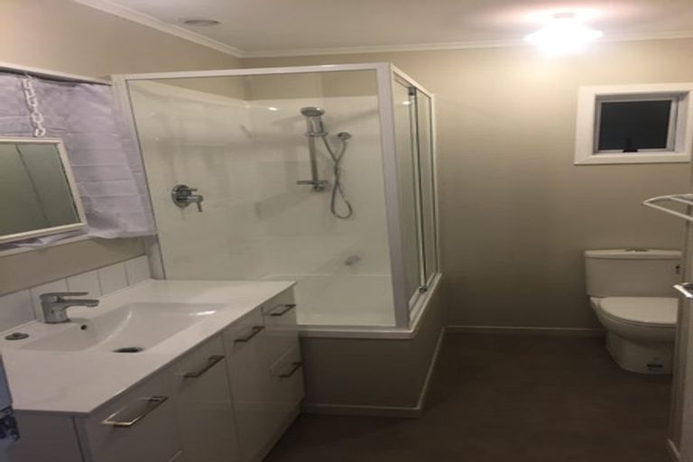 Photo of property in 2/130 Rangatira Road, Beach Haven, Auckland, 0626