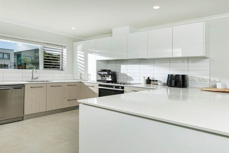 Photo of property in 47 Glidepath Road, Hobsonville, Auckland, 0616