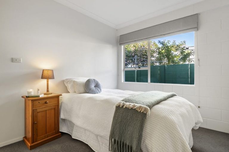 Photo of property in 1/33 Eversleigh Road, Belmont, Auckland, 0622