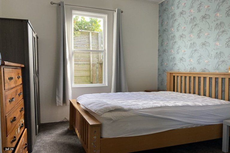 Photo of property in 15 Connaught Terrace, Brooklyn, Wellington, 6021