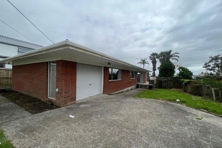 Photo of property in 64 Royal Road, Massey, Auckland, 0614