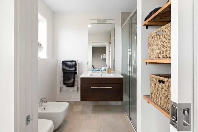 Photo of property in 16 Piper Way, Newlands, Wellington, 6037