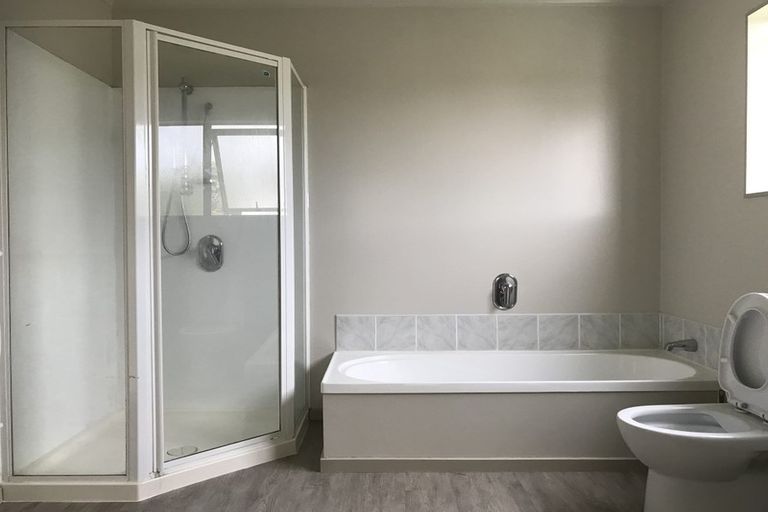 Photo of property in 2/13 Camelot Place, Glenfield, Auckland, 0629