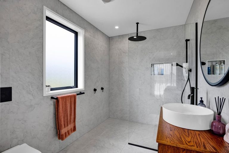 Photo of property in 1 Larlin Drive, Hawera, 4675