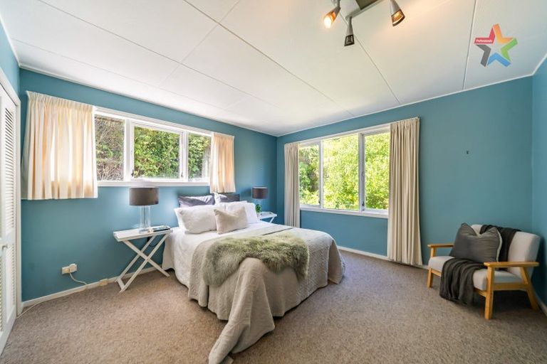 Photo of property in 12 Whiorau Grove, Lowry Bay, Lower Hutt, 5013