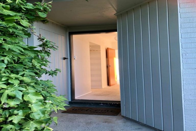 Photo of property in 28-30 Matipo Street, Eastbourne, Lower Hutt, 5013