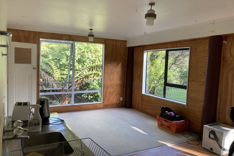 Photo of property in 89 Glenesk Road, Piha, New Lynn, 0772