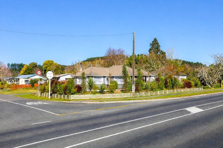 Photo of property in 2 Ngareta Road, Mourea, Rotorua, 3074