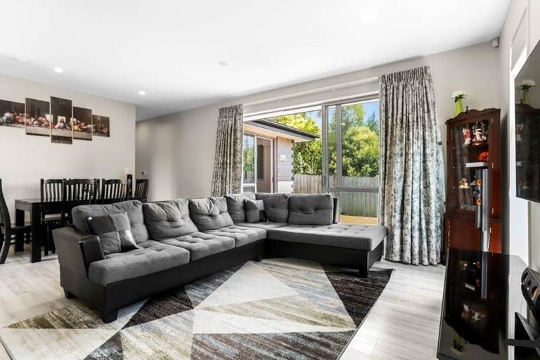 Photo of property in 4/4 Forest Road, Henderson, Auckland, 0612