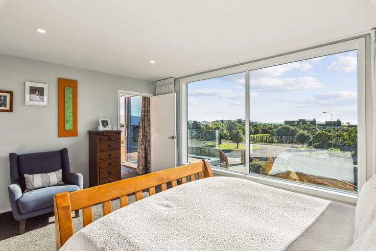 Photo of property in 156 Field Way, Waikanae Beach, Waikanae, 5036