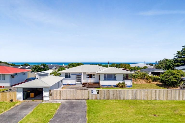 Photo of property in 32 Dieffenbach Street, Opunake, 4616