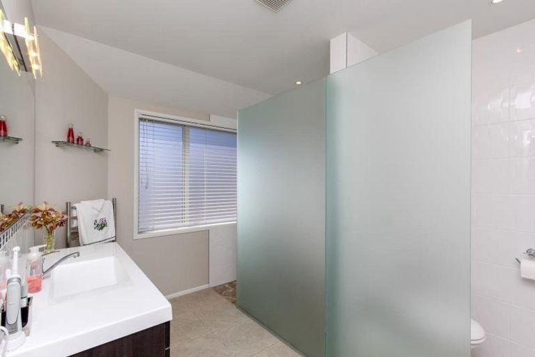 Photo of property in 8 Sampson Avenue, Waiwhakaiho, New Plymouth, 4312