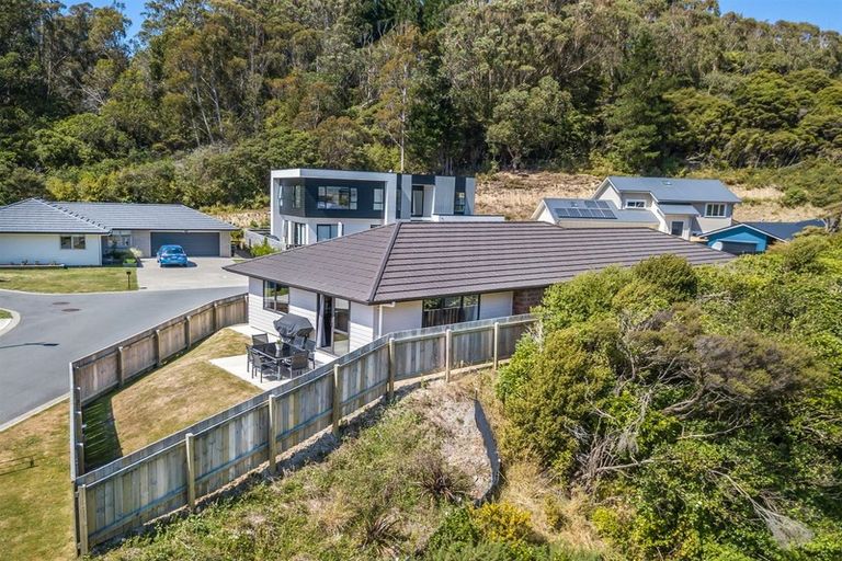 Photo of property in 8 Hull Place, Whitby, Porirua, 5024
