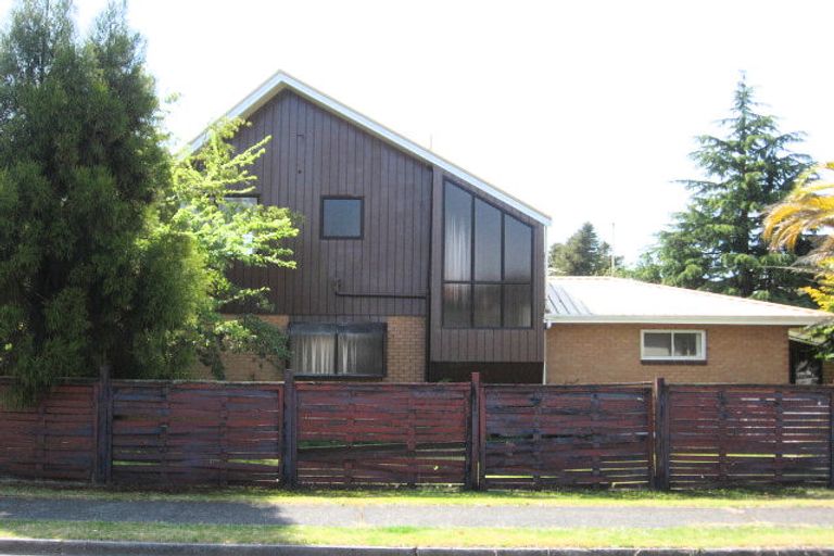 Photo of property in 16 Barron Crescent, Fenton Park, Rotorua, 3010