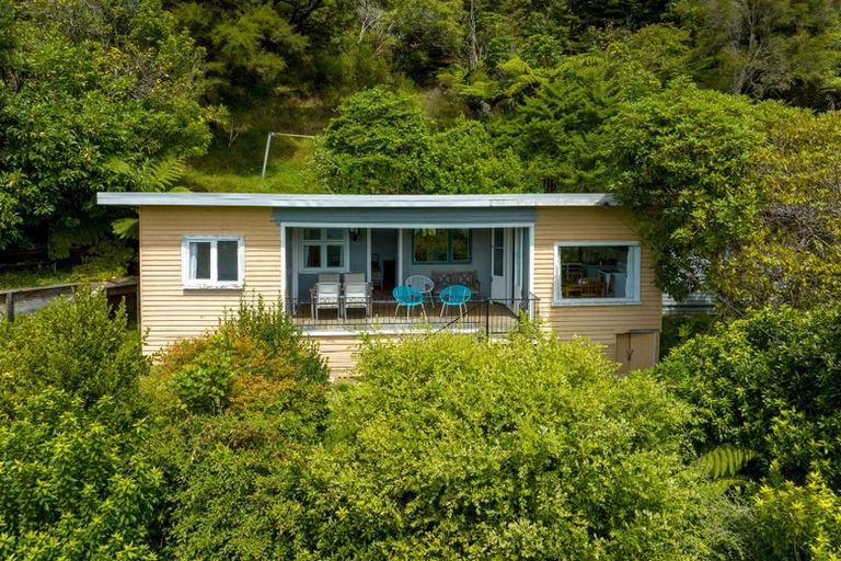 Photo of property in 1974 Queen Charlotte Drive, Momorangi Bay, Picton, 7281