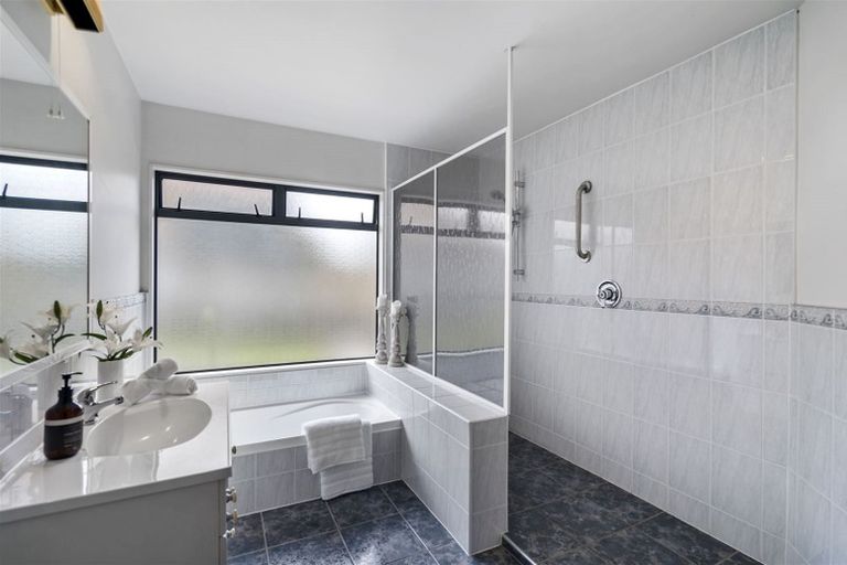 Photo of property in 80 Caribbean Drive, Unsworth Heights, Auckland, 0632