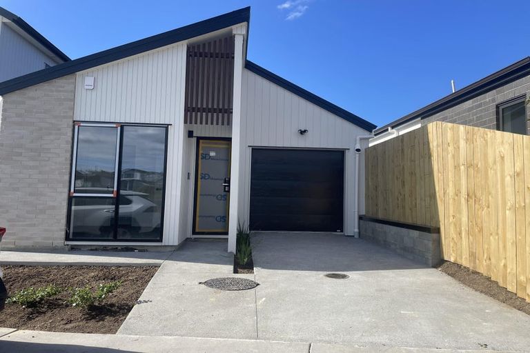 Photo of property in 38 Papai Lane, Massey, Auckland, 0614