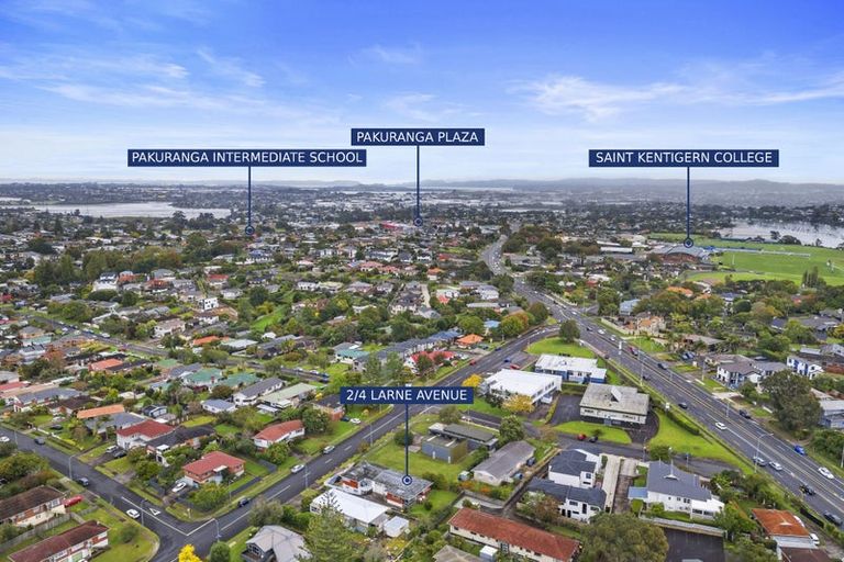 Photo of property in 2/4 Larne Avenue, Pakuranga Heights, Auckland, 2010